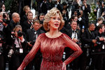 Американская актриса Джейн Фонда на красной дорожке перед церемонией открытия 67-го Каннского кинофестиваля