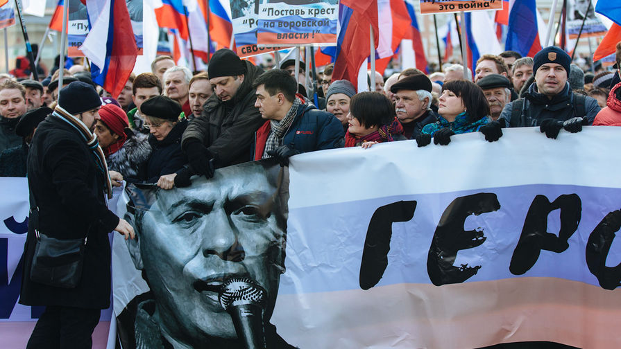 Участники марша памяти Бориса Немцова в&nbsp;Москве