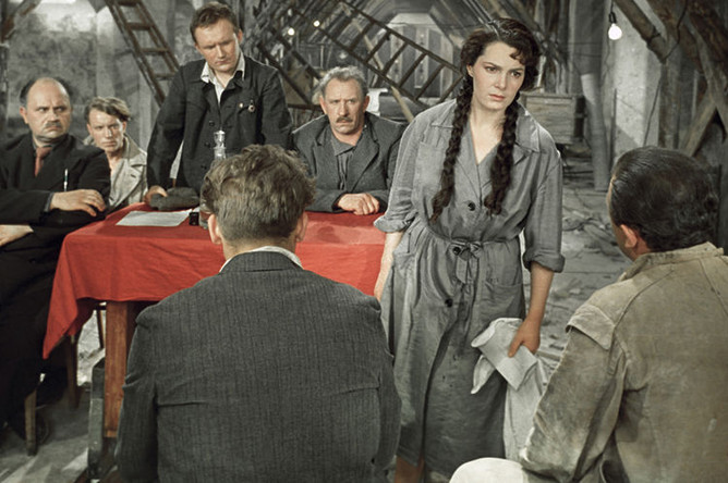 Элина Быстрицкая в фильме «Добровольцы», 1958 год