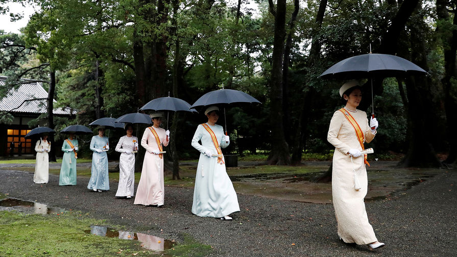 Японская принцесса Кико и другие члены королевской семьи перед&nbsp;интронизацией императора Нарухито в&nbsp;Токио, 22 октября 2019 года
