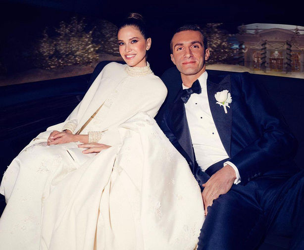 Дарья Жукова и Ставрос Ниархос зарегистрировали брак в&nbsp;октябре 2019-го, но пышную свадьбу отпраздновали уже в&nbsp;январе уходящего года в&nbsp;швейцарском Санкт-Морице
