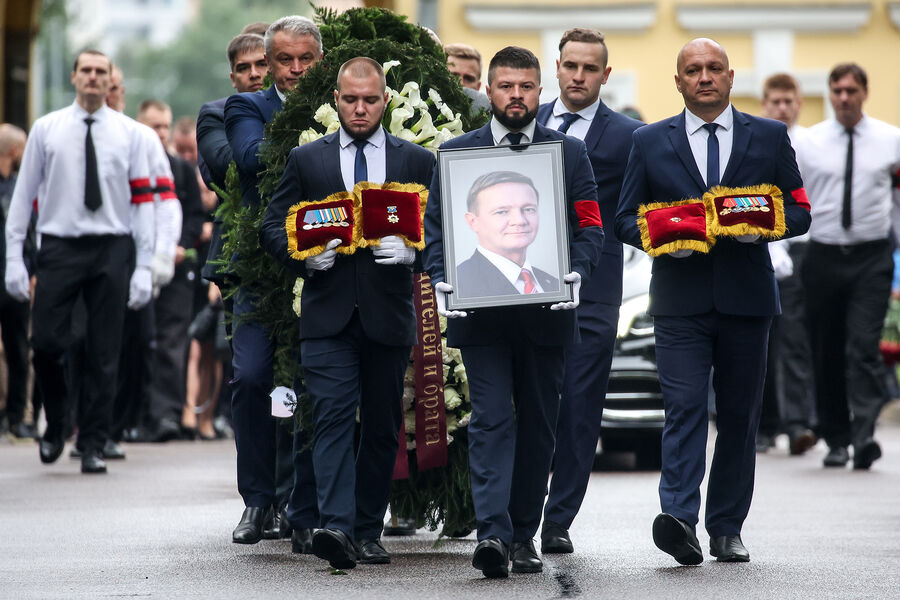 Церемония захоронения бывшего министра транспорта РФ Старовойта на&nbsp;Смоленском кладбище в&nbsp;Санкт-Петербурге, 11&nbsp;июля 2025&nbsp;года
