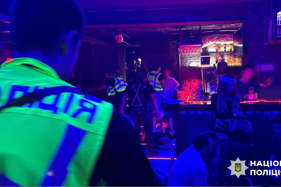 Нефрит әшекейлері байланыста