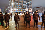 Сотрудники полиции на месте проведения акции в память об убитых восемь лет назад в центре Москвы адвокате Станиславе Маркелове и журналистке Анастасии Бабуровой, 19 января 2017 года