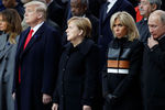 Слева направо: Меланья и Дональд Трамп, Ангела Меркель, Брижит Макрон и Владимир Путин