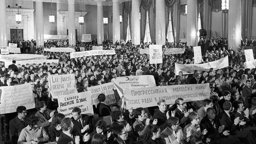 Митинг молодежи в&nbsp;Большом актовом зале Московского государственного университета имени М.В. Ломоносова против преступлений империализма, 1972 год