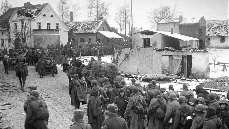 Бойцы 11-й гвардейской армии после штурма Кёнигсберга, апрель 1945 года