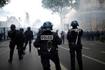 Во время акции против произвола полиции в Париже, 13 июня 2020 года