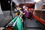 Дети в машине скорой помощи после взрыва в больнице Аль-Ахли в Газе, 17 октября 2023 года