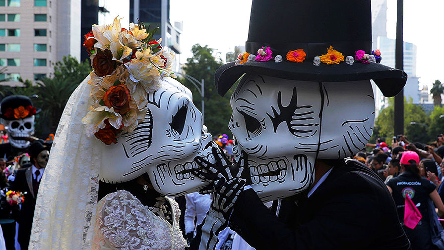 Парад в честь Дня мертвых в Мехико