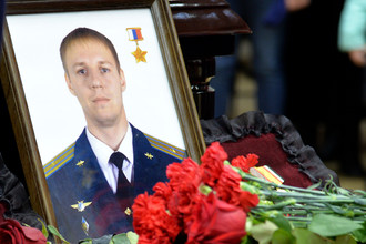 Церемония прощания с погибшим в Сирии летчиком Романом Филиповым в Воронеже, 8 февраля 2018 года