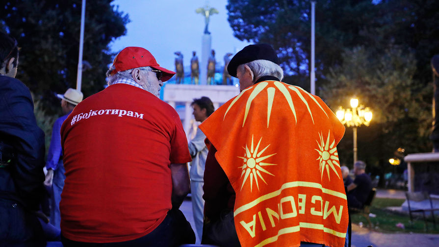 Участники протестной акции перед референдумом о переименовании Македонии в Скопье, 30 сентября 2018 года