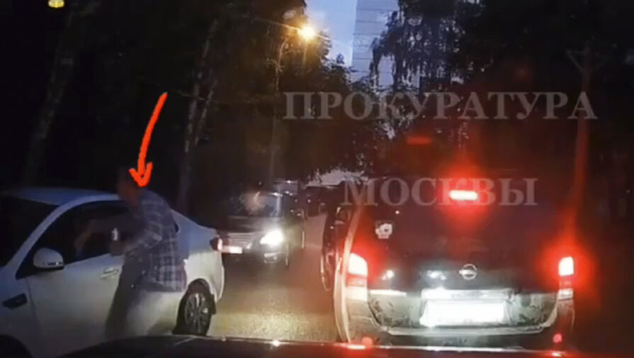 Водитель Kia получил кулаком по лицу за просьбу уступить проезд и попал на видео