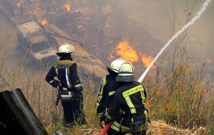 Пожарные борются с&nbsp;огнем в&nbsp;чилийском городе Вальпараисо