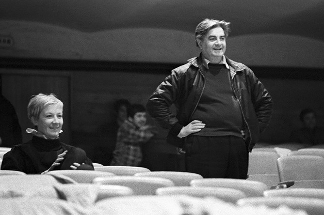 Театр драмы и комедии на Таганке. Актриса Алла Демидова и режиссер Юрий Любимов во время репетиции
