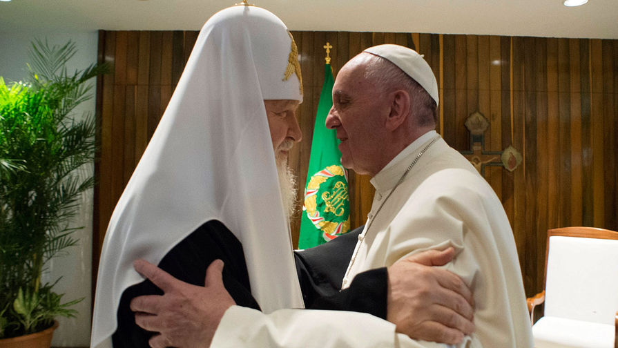 РПЦ: патриарх Кирилл и Папа Римский могут встретиться в "третьей стране" после Пасхи 