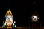 Башня администрации города Екатеринбурга до и после отключения подсветки в рамках экологической акции «Час Земли»