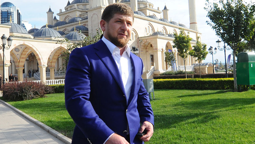 Глава Чечни Рамзан Кадыров около&nbsp;центральной мечети имени Ахмата Кадырова на&nbsp;площади имени Ахмата Кадырова, 2011 год