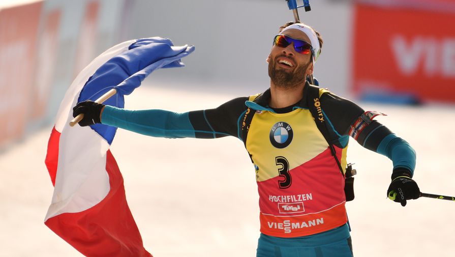 Мартен Фуркад (Франция) на финише гонки преследования среди мужчин чемпионата мира по биатлону в австрийском Хохфильцене
