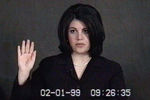 Видеозапись с присягой Моники Левински во время слушаний об импичменте президента США Билла Клинтона в Сенате, февраль 1999 года