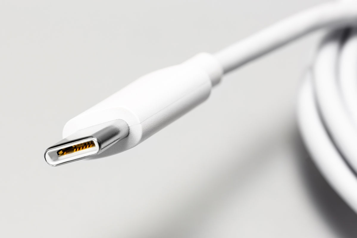 Объявлена дата перехода всех смартфонов на разъем USB-C в Европе -  Газета.Ru | Новости