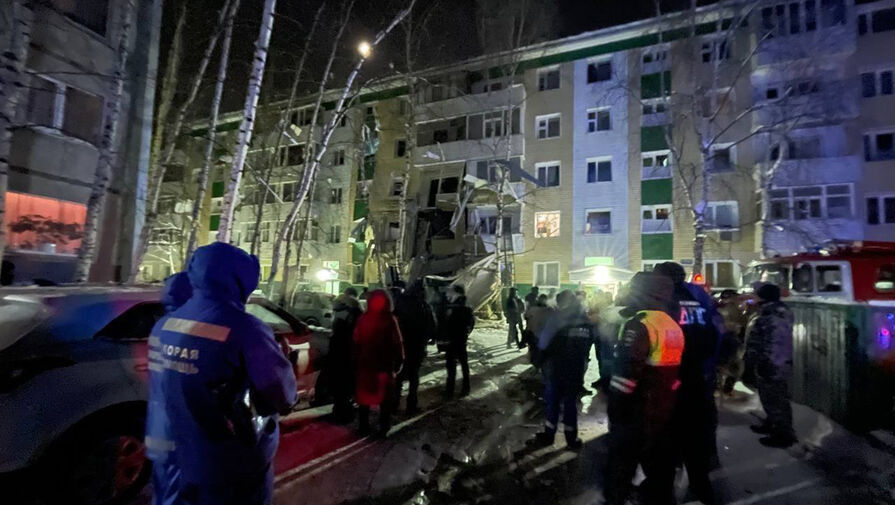ТАСС: судьба семи человек после взрыва в доме в Нижневартовске неизвестна