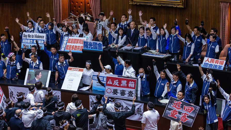 Член парламента Тайваня сбежал с заседания с законопроектом, чтобы помешать его принятию