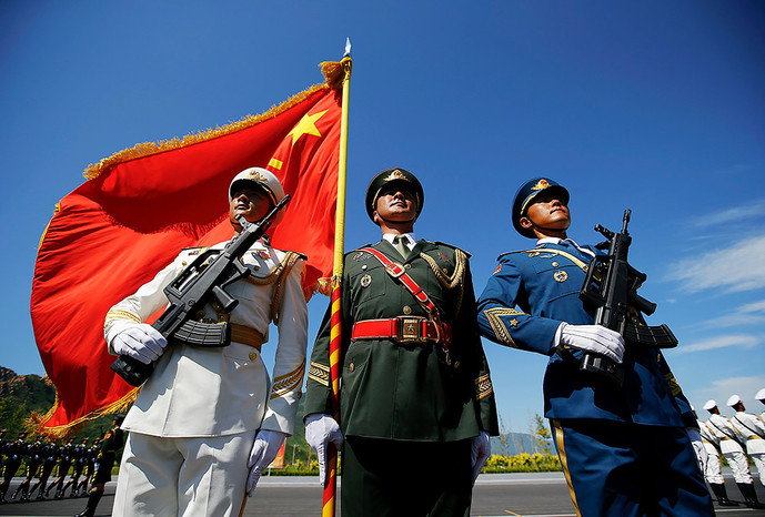 Офицеры и солдаты Народно-освободительной армии Китая на&nbsp;репетиции парада в&nbsp;честь 70-летия окончания Второй мировой войны на&nbsp;военной базе в&nbsp;Пекине