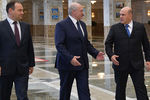 Председатель правительства России Михаил Мишустин, президент Белоруссии Александр Лукашенко и премьер-министр Белоруссии Роман Головченко (справа налево) во время встречи в Минске, 3 сентября 2020 года