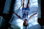 <b>«Кошмар на улице Вязов» (2010)</b>
<br><br>
Дебют Руни Мары в качестве актрисы случился благодаря ее старшей сестре Кейт (она известна по ролям в фильмах «Карточный домик», «Фантастическая четверка» и «127 часов») — та привела девочку на съемочную площадку фильма «Городские легенды 3: Кровавая Мэри», и режиссеры взяли ее в один из эпизодов. Затем Руни снялась в эпизодах сериалов «Закон и порядок: Специальный корпус», «Женский клуб расследований убийств» и «Чистильщик», а также фильмах «Сезон побед» и «Таннер Холл», однако первую настоящую популярность девушку принес хоррор «Кошмар на улице Вязов». В ремейке одноименной ленты, получившем в целом негативные отзывы, Мара сыграла официантку Нэнси, которую преследует тот самый Фредди.