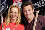 Мэтт Леблан и Лиза Кудроу участвуют в митинге в знак солидарности Гильдии киноактеров и Гильдии сценаристов Америки, 2007 год