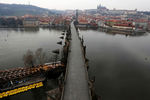 Вид на Карлов мост в Праге, Чехия, 20 марта 2020 года