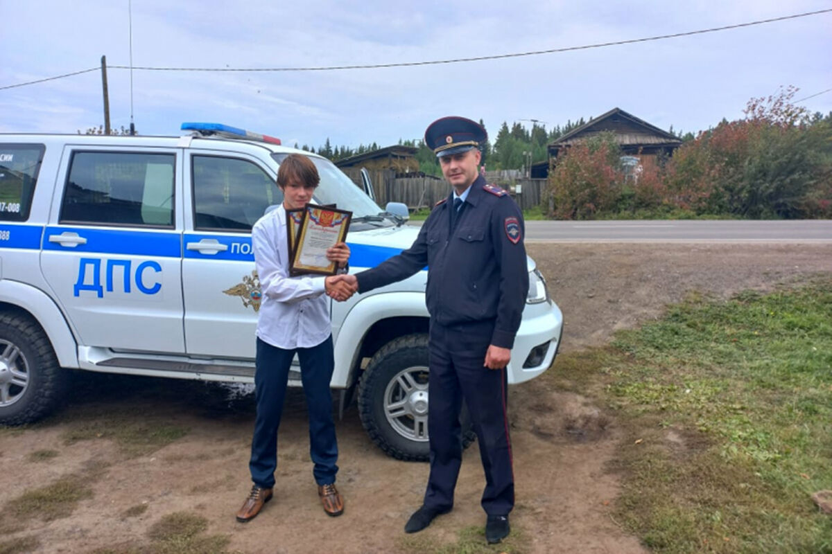 Иркутский школьник помог ребенку выбраться из машины, попавшей в ДТП -  Газета.Ru | Новости