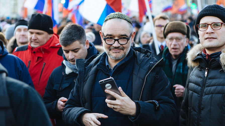 Блогер Антон Носик во время марша памяти, посвященного годовщине гибели Бориса Немцова