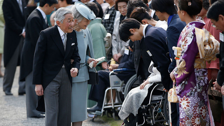Ханю во время встречи с&nbsp;императором Японии Акихито и императрицей Митико после победы на&nbsp;Олимпийских играх 2014 года