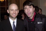 Моби вместе с экс-барабанщиком группы Nirvana и лидером группы Foo Fighters Дэйвом Гролом в Нью-Йорке, 2001 год