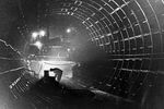 В однопутном туннеле Арбатско-Покровской линии во время строительства московского метро, 1938 год