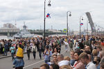Зрители во время Главного военно-морского парада в честь Дня Военно-морского флота России в акватории Невы, 25 июля 2021 года
