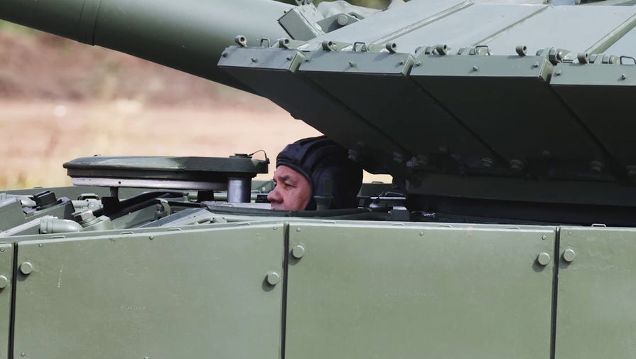 Шойгу лично провел Т-80 по трассе Танкового биатлона
