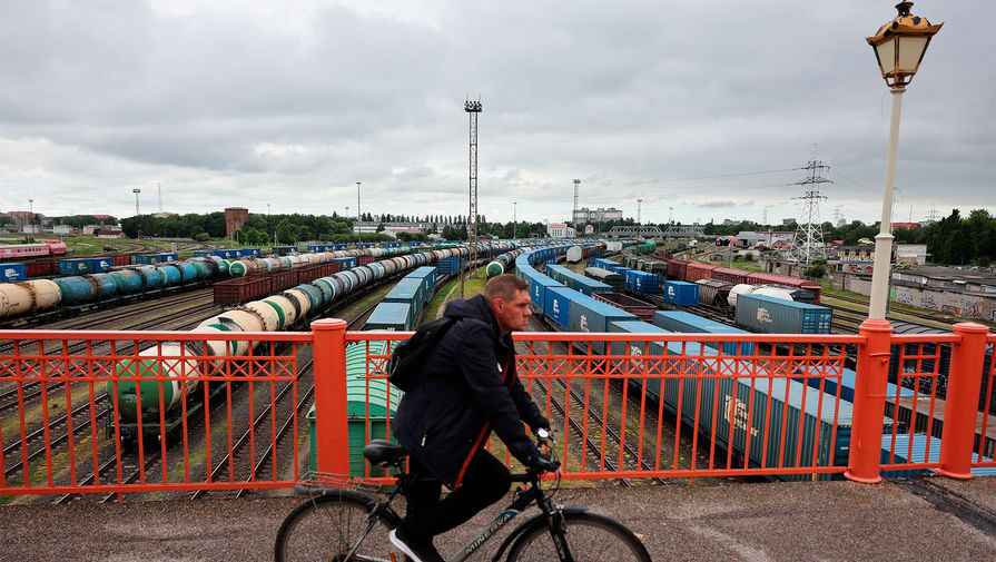 Bloomberg узнал о корректировке правил транзита в Калининград в новых санкциях ЕС
