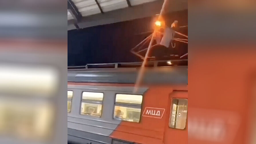 Подмосковные врачи спасли подростка-зацепера, упавшего с крыши поезда