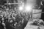 Американская общественная деятельница, член ЦК Коммунистической партии США Анджела Дэвис посетила Кировский завод в Ленинграде, 1972 год