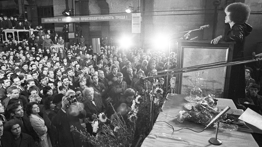 Американская общественная деятельница, член ЦК Коммунистической партии США Анджела Дэвис посетила Кировский завод в&nbsp;Ленинграде, 1972 год