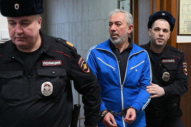 Партнер компании Baring Vostok Ваган Абгарян в Басманном суде перед избранием меры пресечения фигурантам дела о мошенничестве, задержанным в рамках коммерческого спора по банку «Восточный», 15 февраля 2019 года