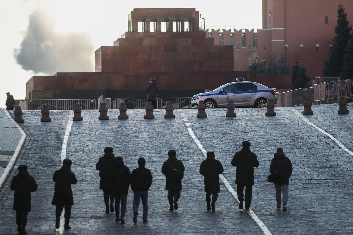 В Госдуме предложили убрать некрополь у стен Кремля. Кто там похоронен на  самом деле - Газета.Ru