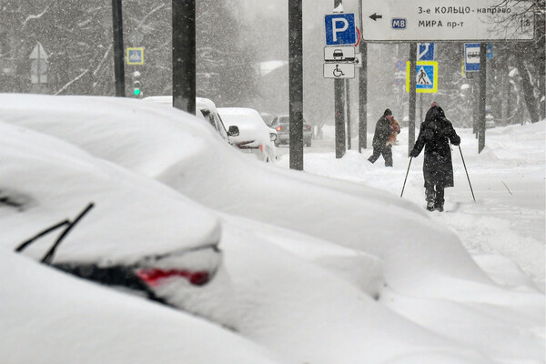 Занесенные снегом автомобили в&nbsp;Москве, 18&nbsp;декабря 2022&nbsp;года