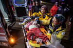 Ребенок, извлеченный из-под завалов в городе Искендерун, Турция, 7 февраля 2023 года
