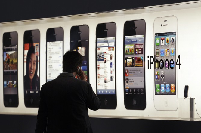 Доля скачиваний мобильных приложений для iPhone в марте снизилась на 30%