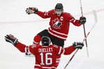 Канадская сборная победила американцев на чемпионате мира по хоккею среди молодежных команд в Уфе, опередив в группе сборную России, потерявшую очко в стартовой встрече со словаками. 