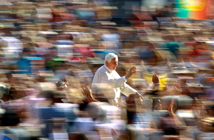 Прибытие папы римского на&nbsp;еженедельную аудиенцию на&nbsp;площади святого Петра в&nbsp;Ватикане
